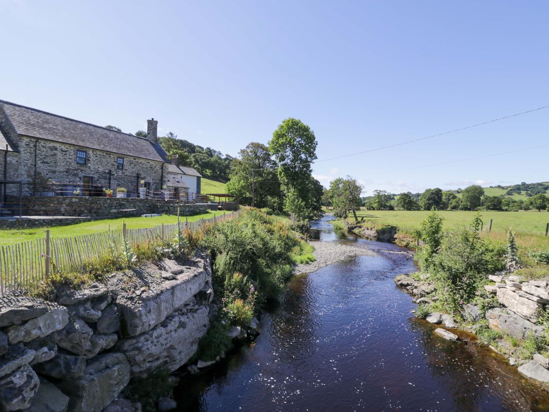 Plas Glan Yr Afon
