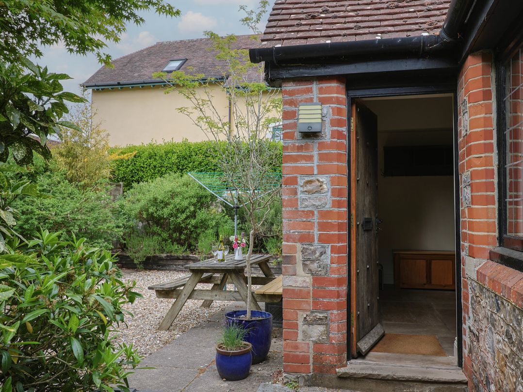 Yard Cottage