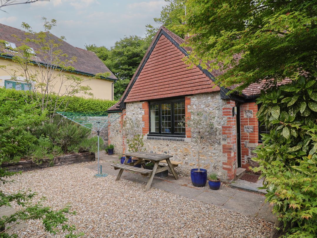 Yard Cottage