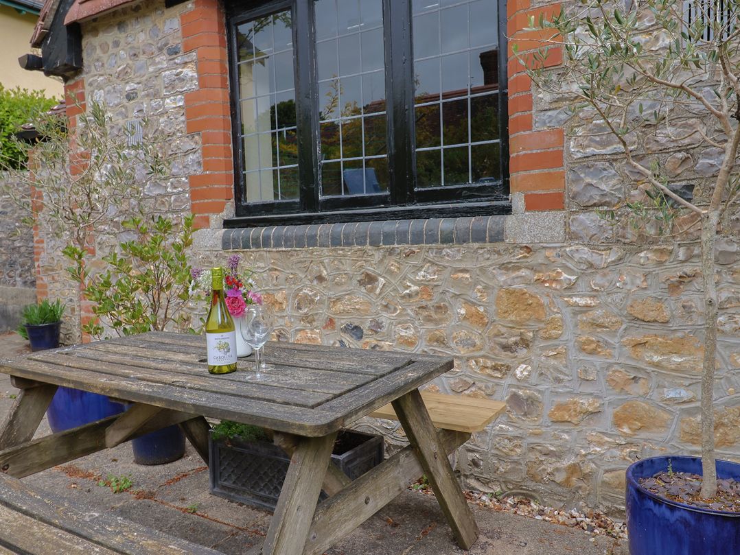 Yard Cottage