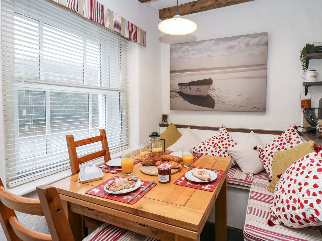 Bryniau Bychain Cottage