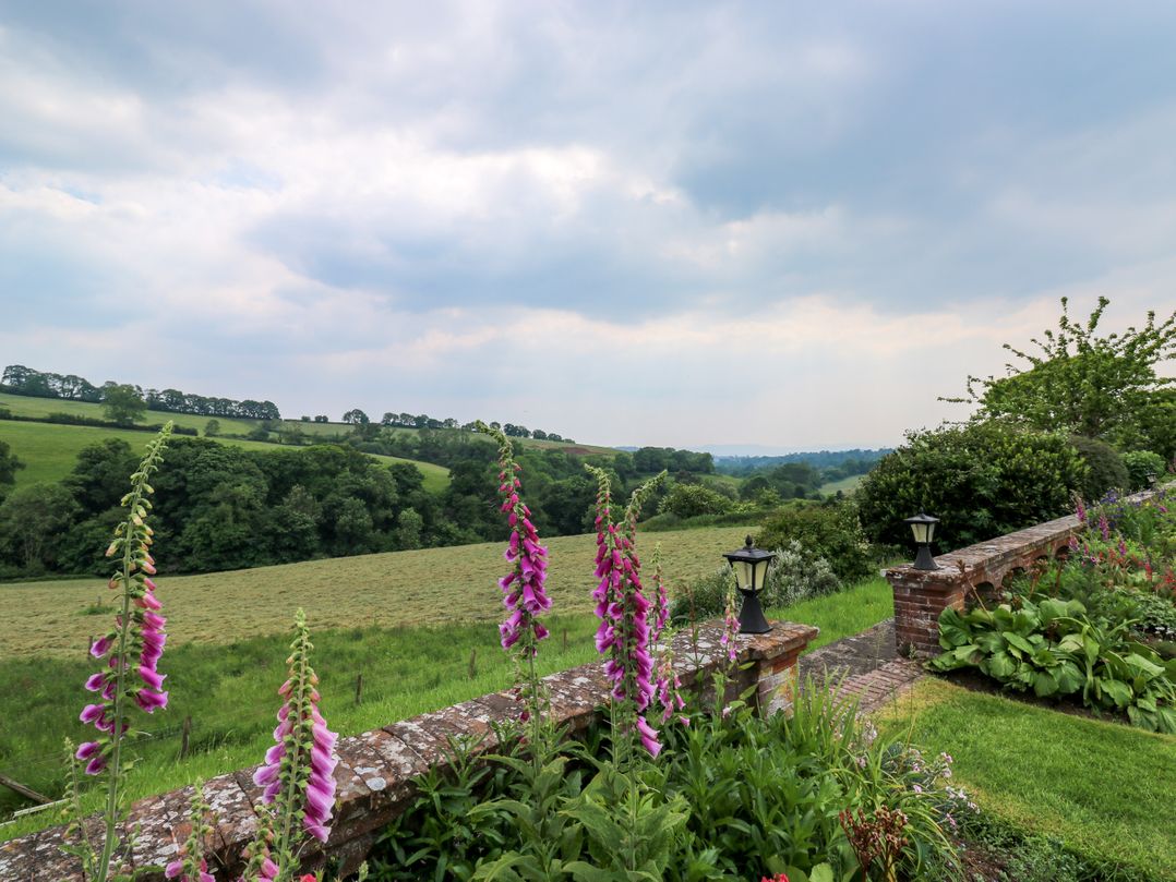 Harcombe House Accessible Pet Free Bungalow Sleeps 5