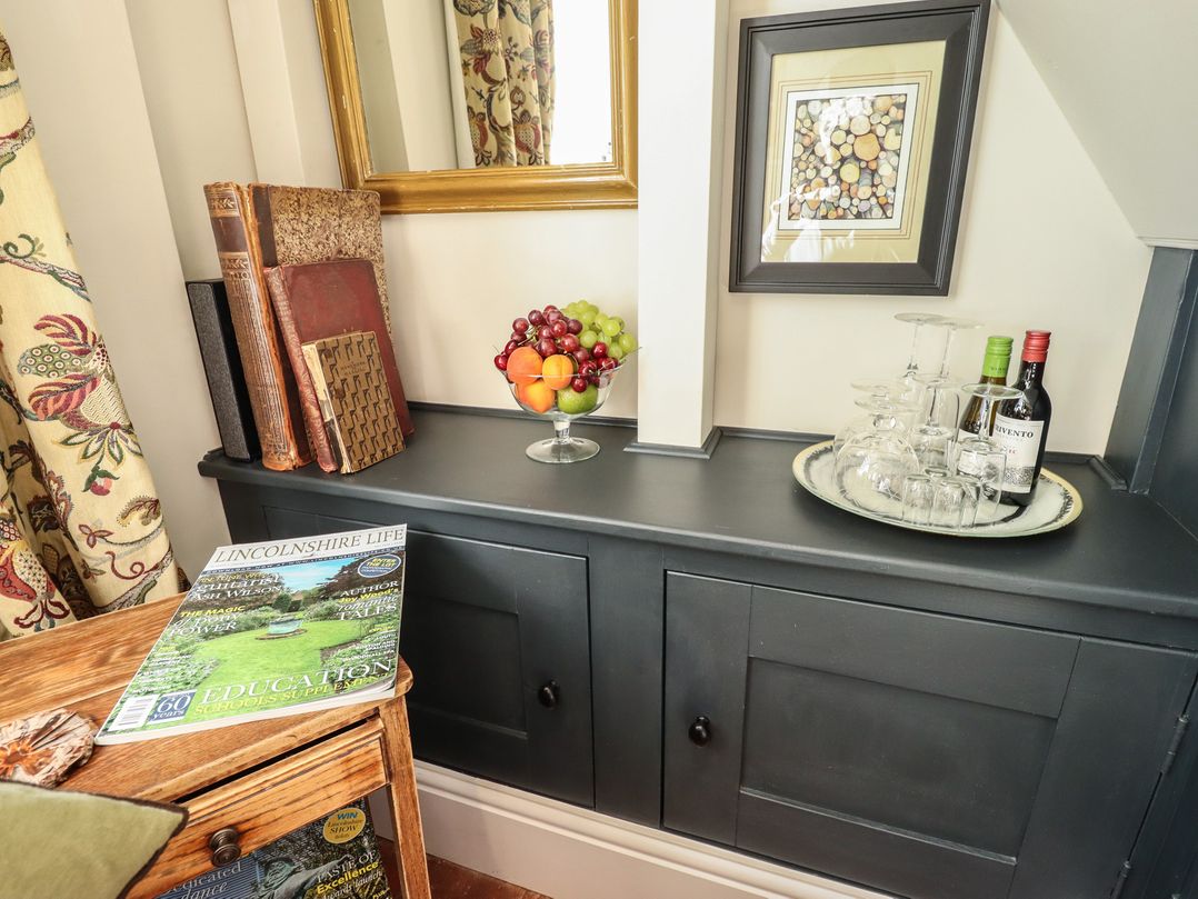 A snug with books and a bowl of fruit at Hangmans cottage in Horncastle
