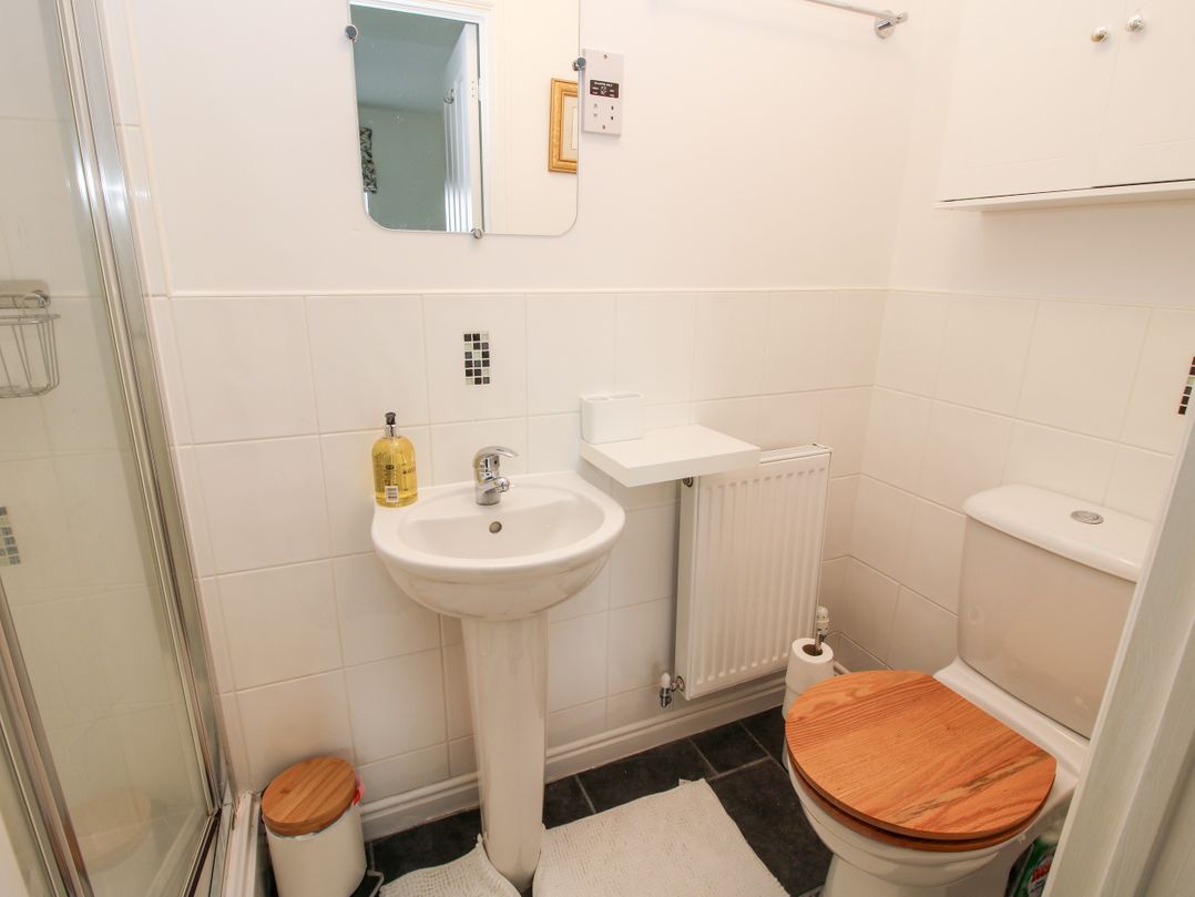 30 Poplar Close