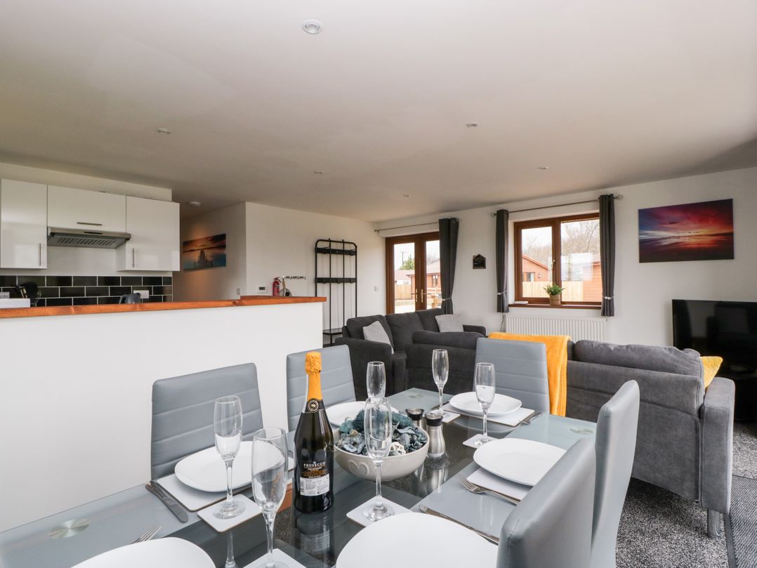 Bluebell Lodge, Meadow view lodges