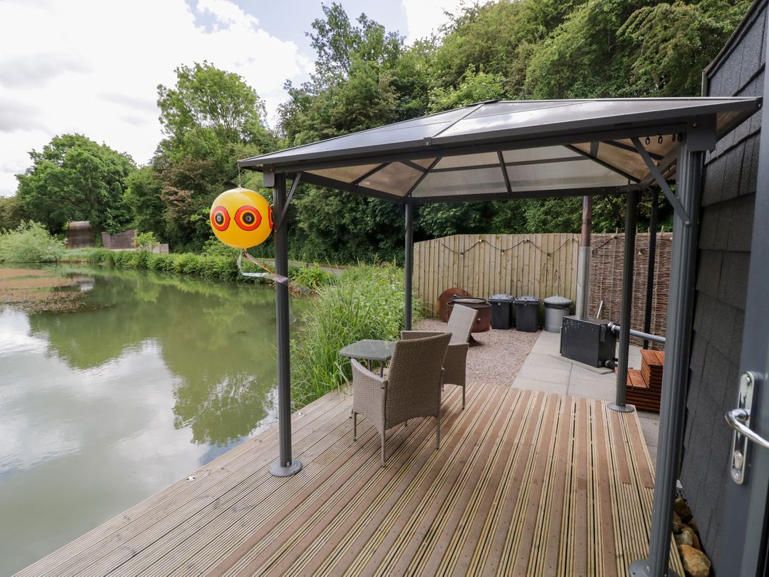 Maple Lodge at Bridge Lake Farm & Fishery