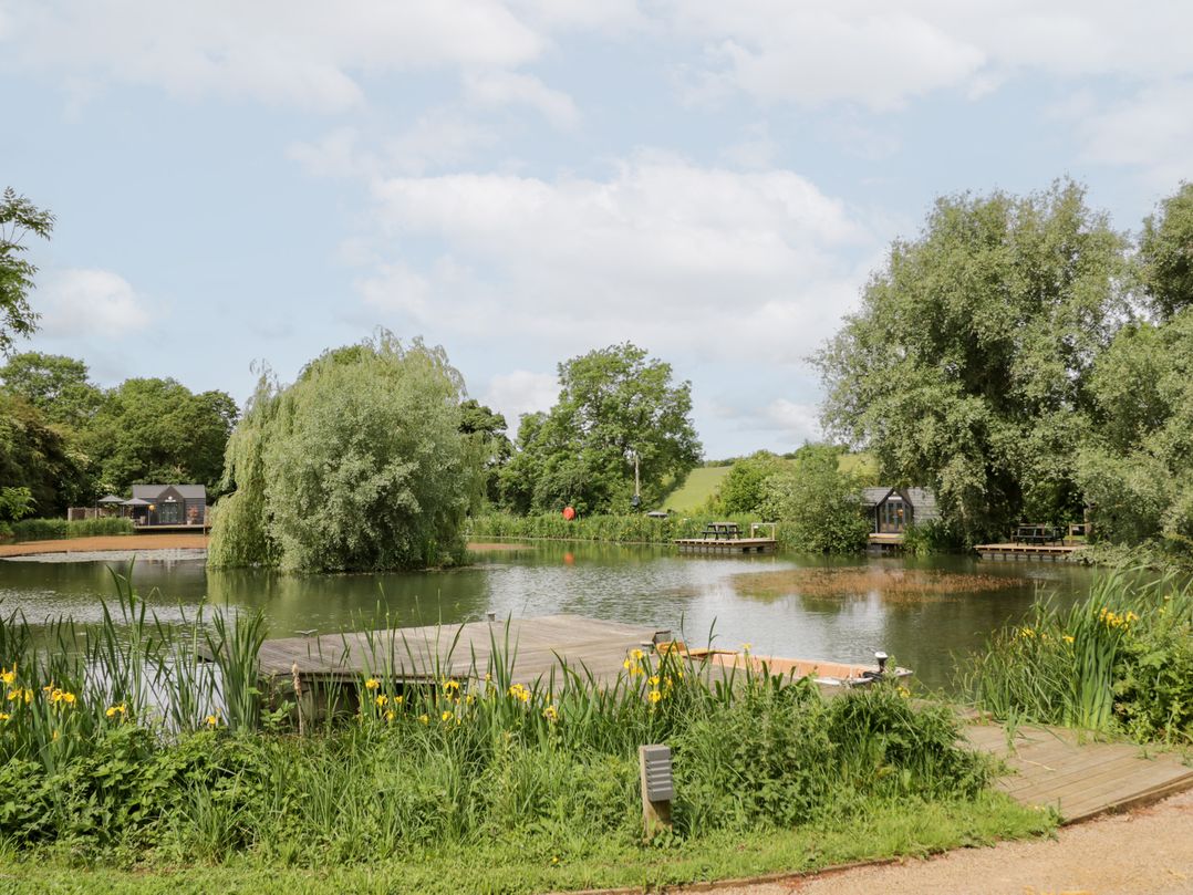 Maple Lodge at Bridge Lake Farm & Fishery