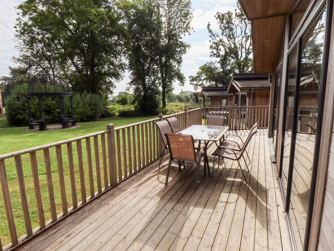 Tanqueray Lodge