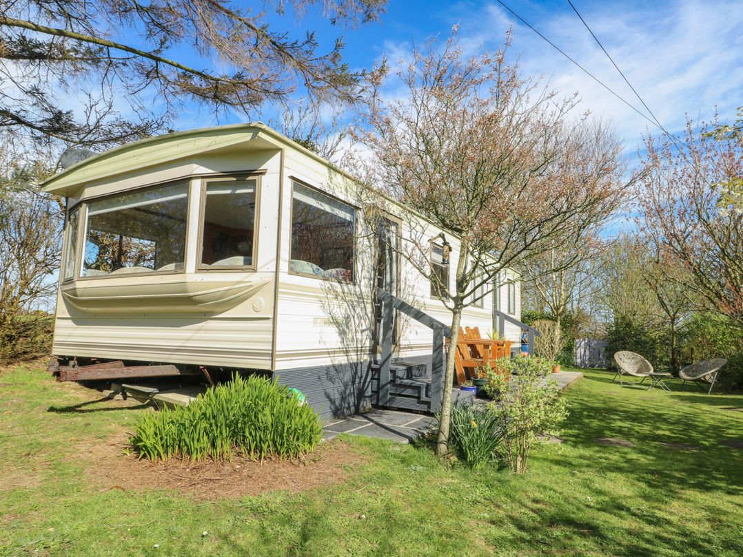 Holiday cottage, Llanfechell (Fron Dderw Caravan)