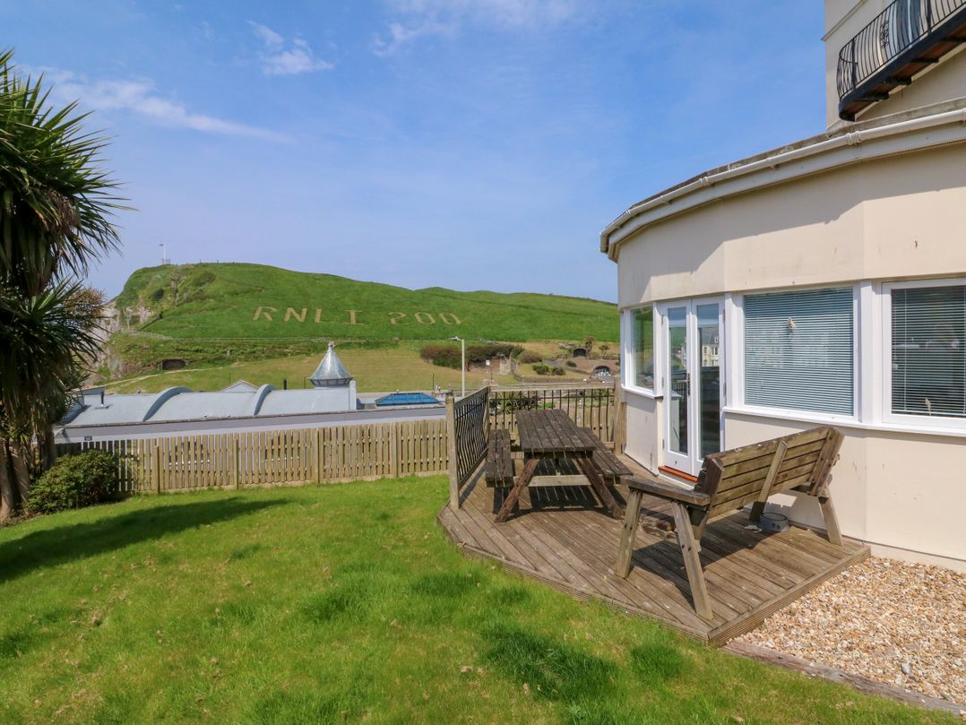 11 Cove View Apartments