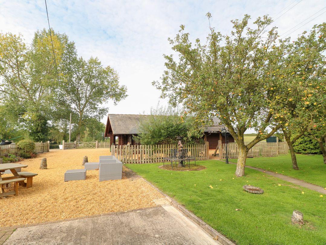 Far Coley Farm & Log Cabin