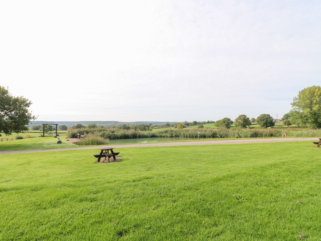 Far Coley Farm & Log Cabin