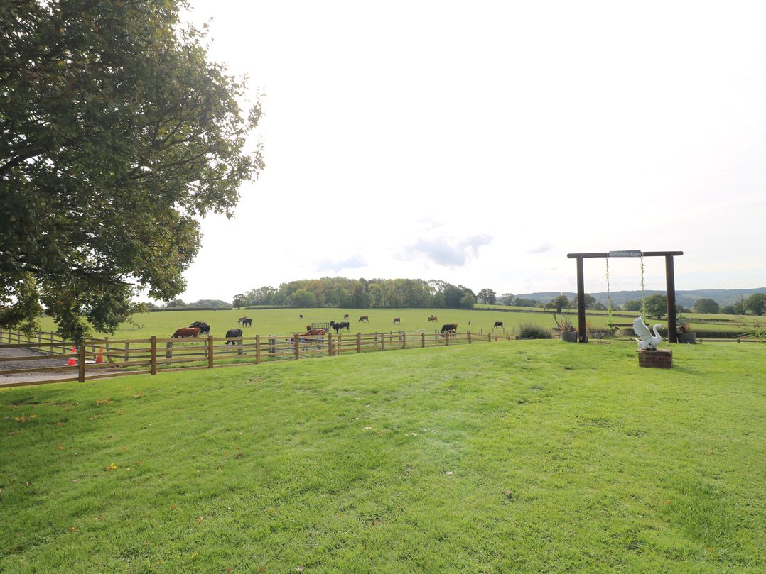 Far Coley Farm & Log Cabin