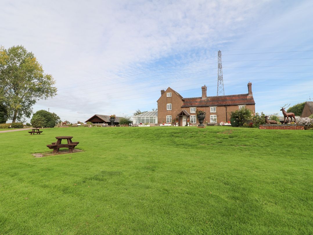Far Coley Farm & Log Cabin