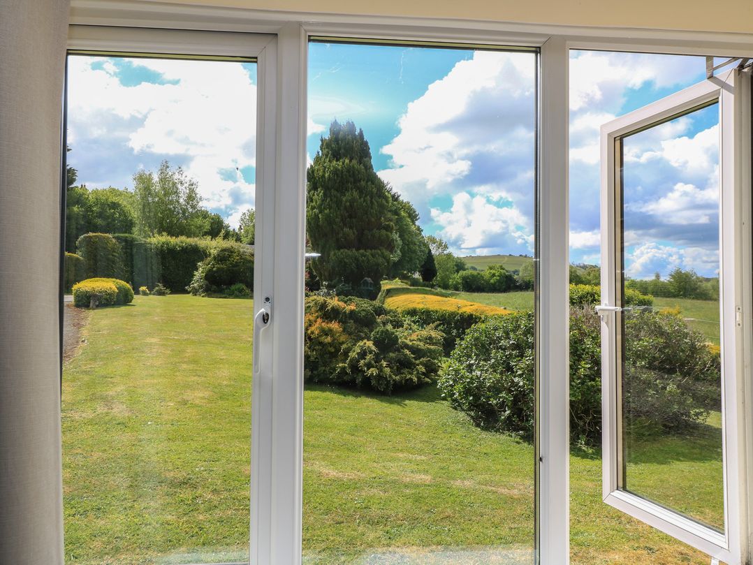 A view of a garden from a window at Ryecross Farm Cottage in Shaftesbury