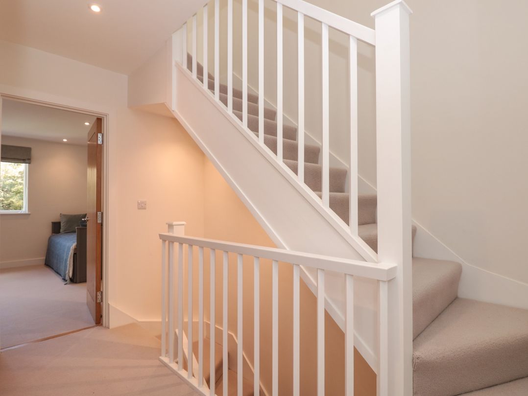 4 Court Terrace, Hillfield Village