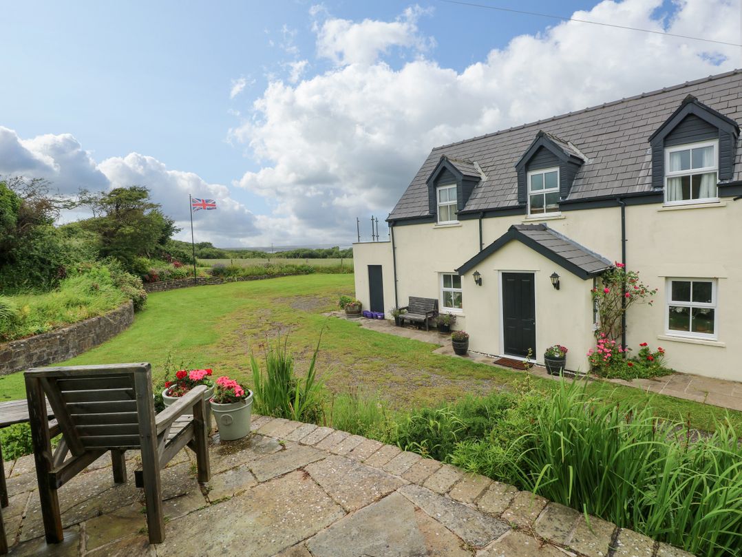 A house with garden space at North Studdock Cottage Angle near Pembroke