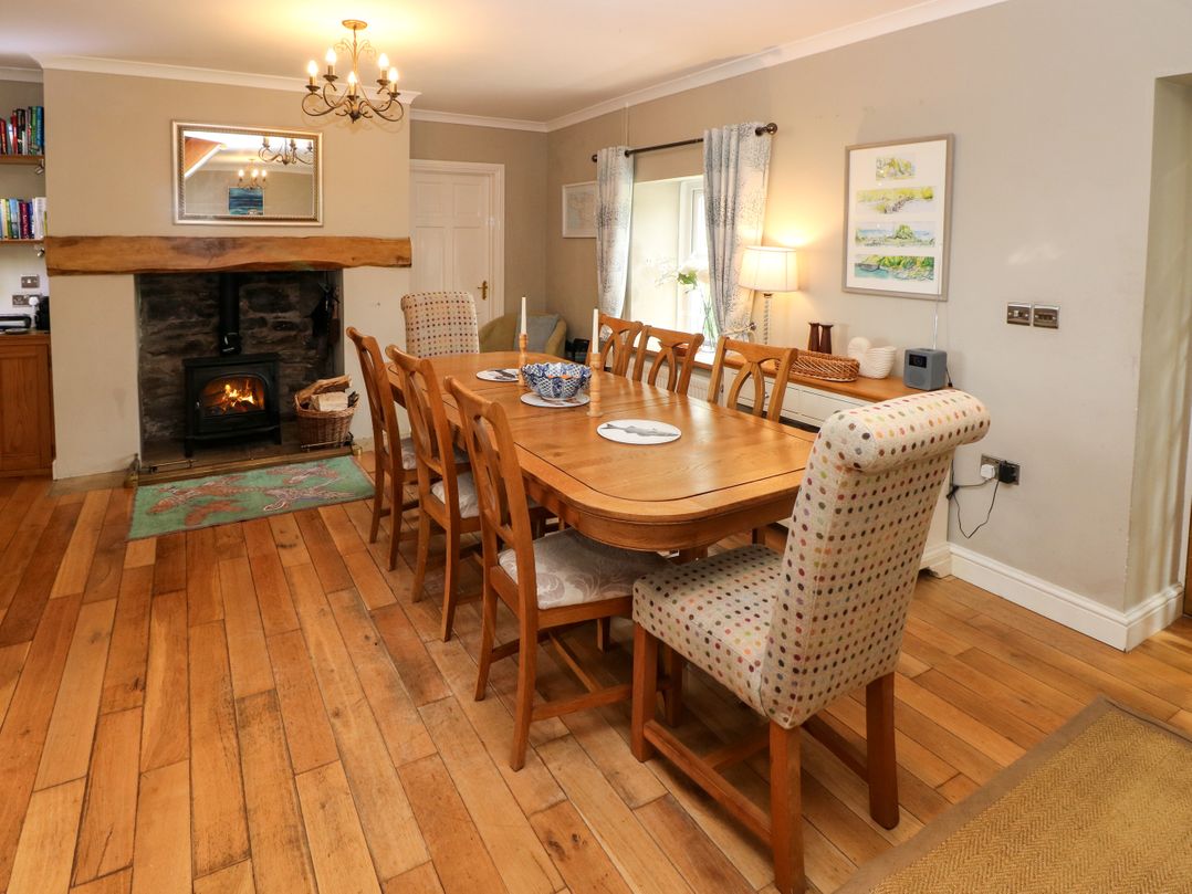 A dining room with a table and chairs at North Studdock Cottage Angle near Pembroke