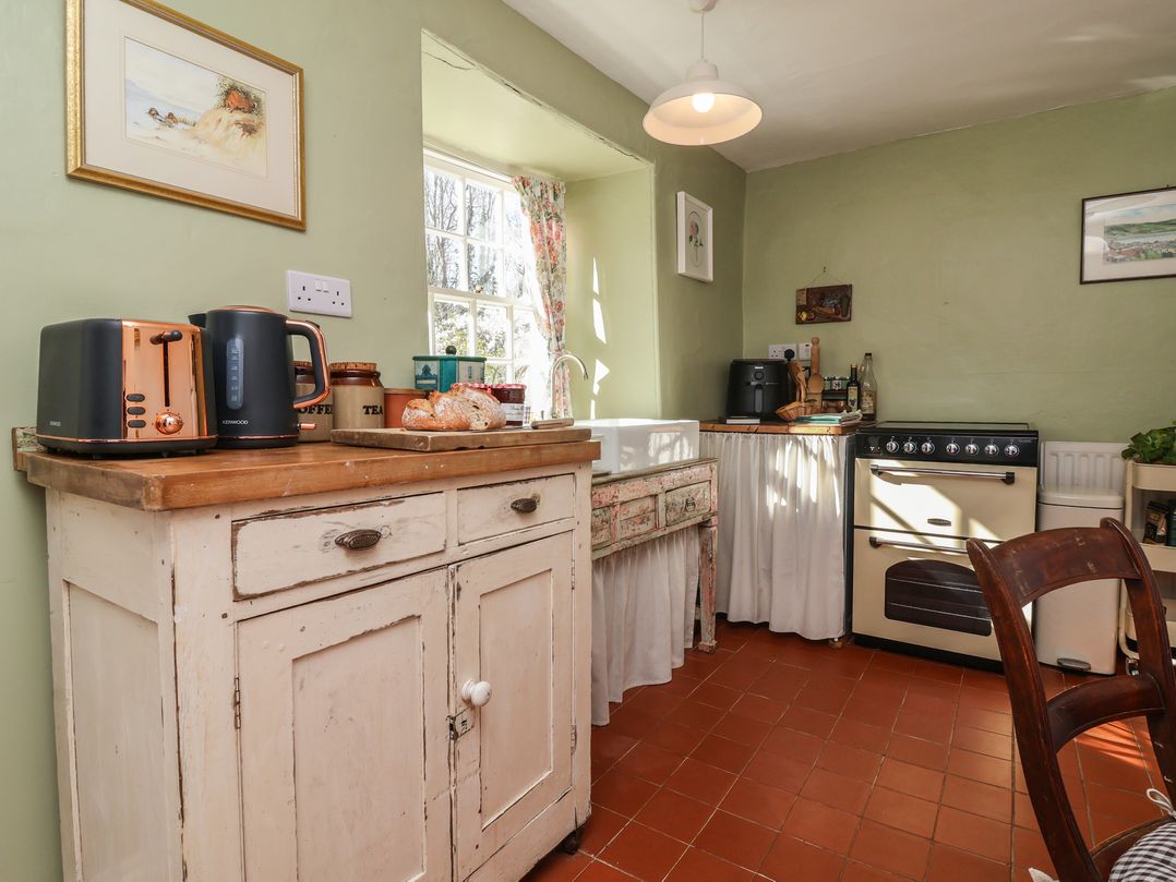 Blackbird Cottage near Appledore
