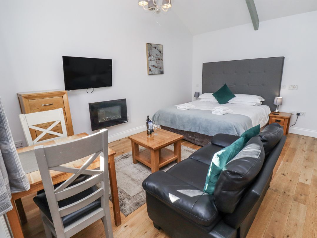 Avocet Cottage - Lucker Steadings