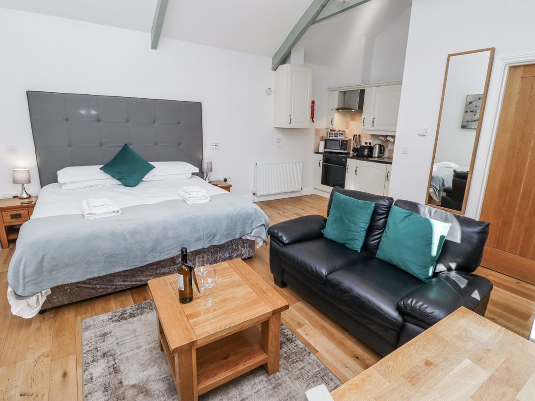 Avocet Cottage - Lucker Steadings