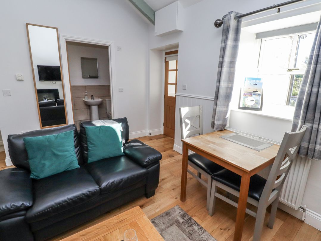 Avocet Cottage - Lucker Steadings