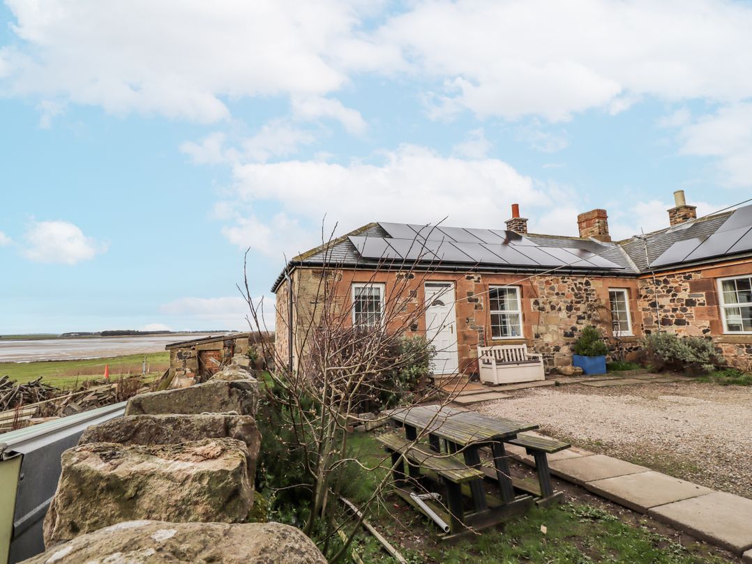 Kittiwake Cottage, Budle Bay