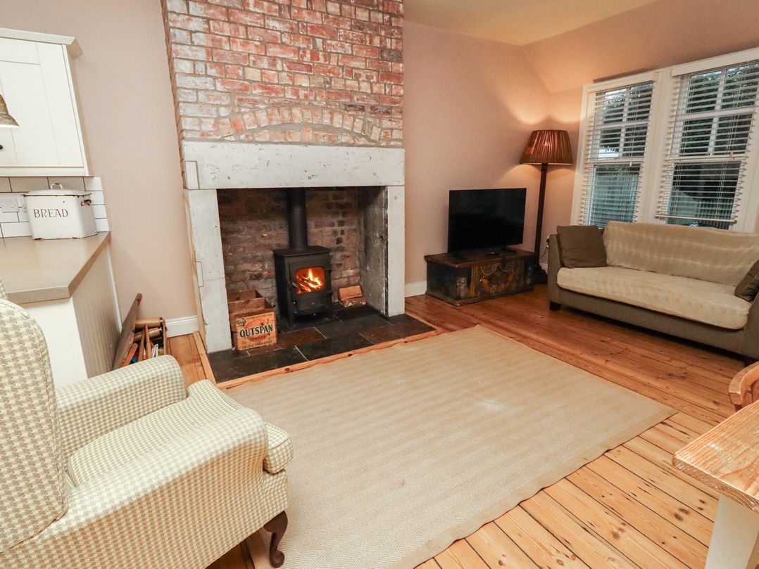 Armstrong Cottages No6