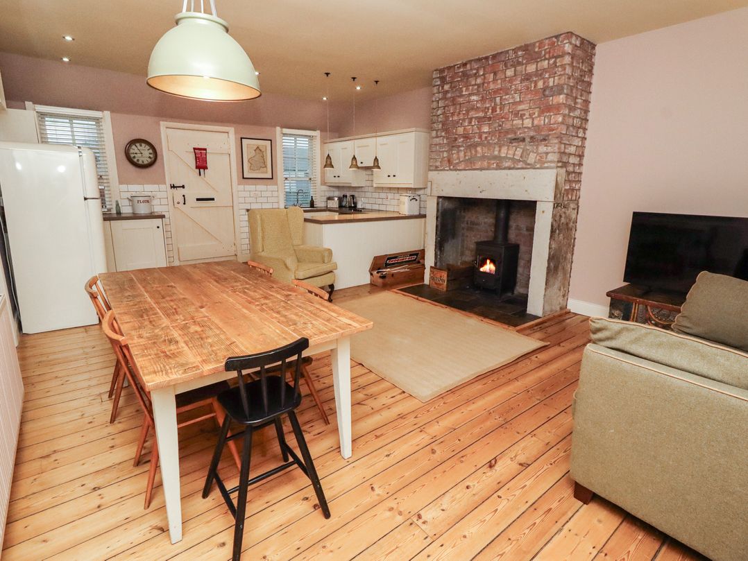Armstrong Cottages No6