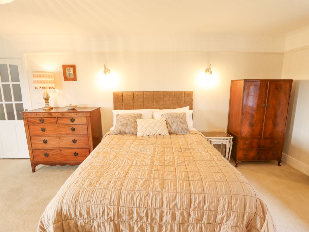 Moon Field Lodge