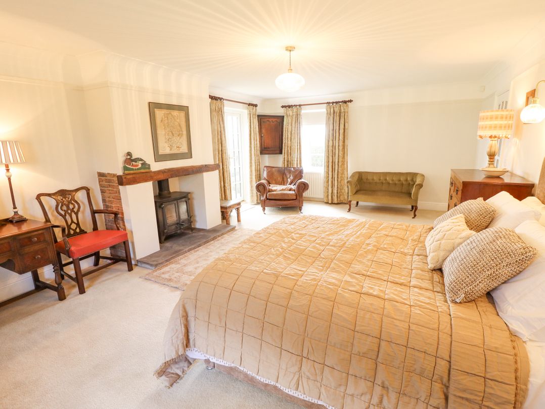 Moon Field Lodge