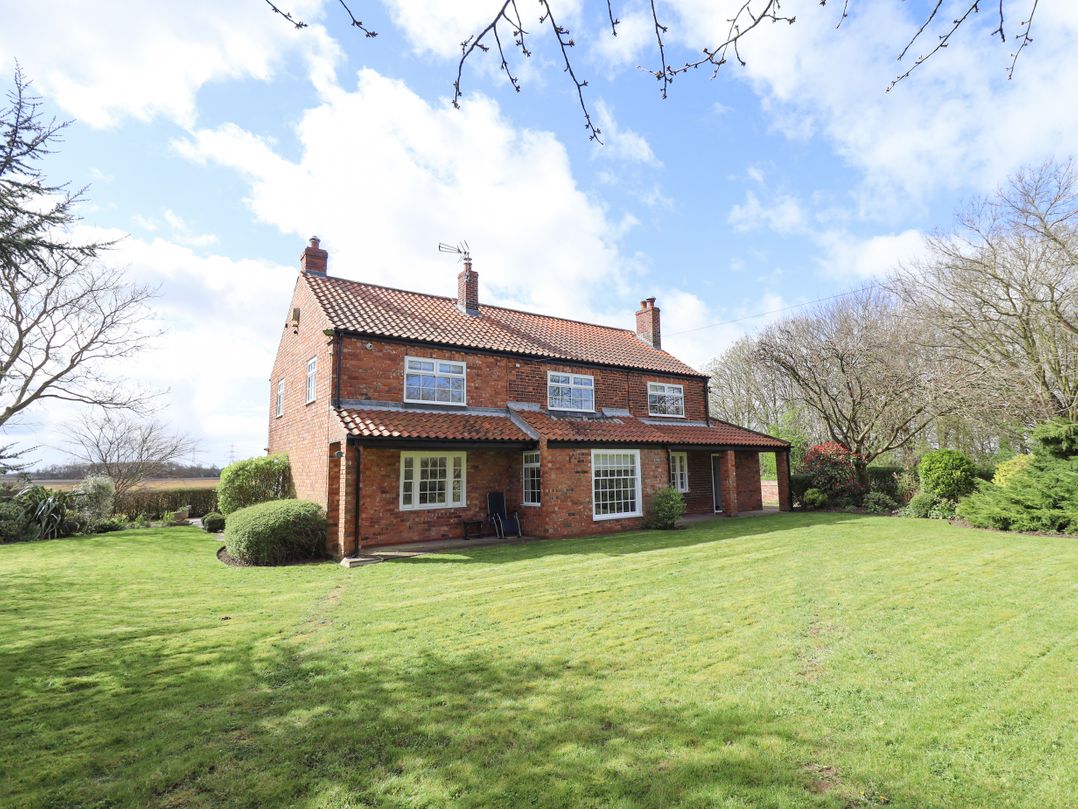 Moon Field Lodge