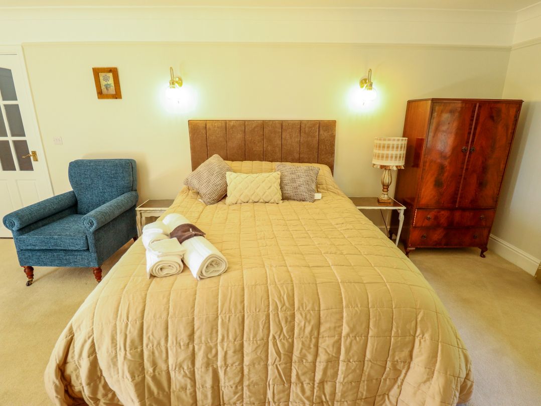Moon Field Lodge