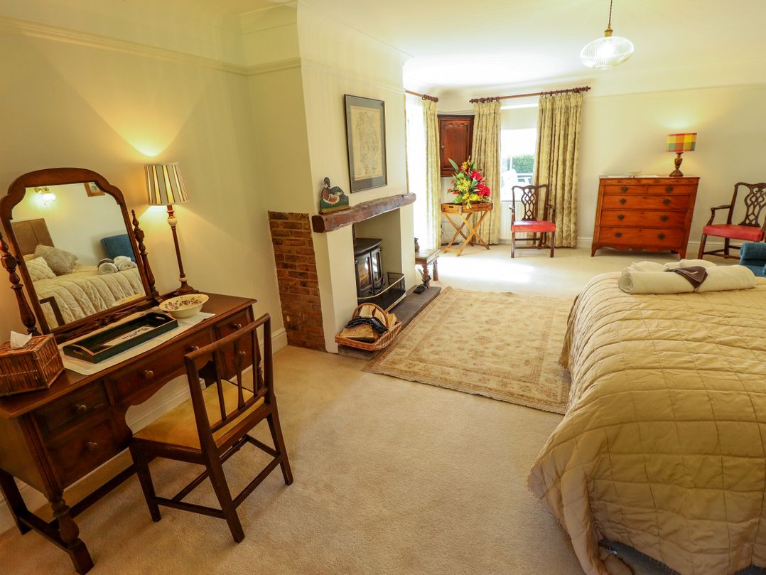 Moon Field Lodge