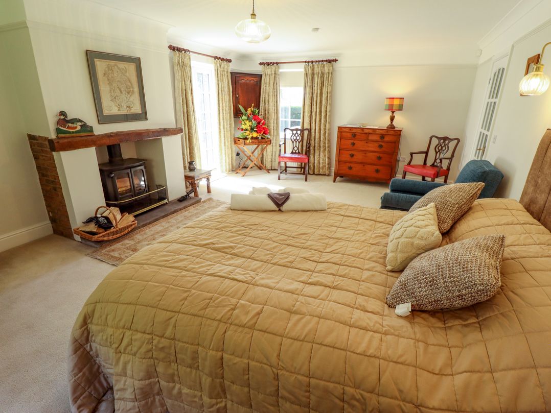 Moon Field Lodge