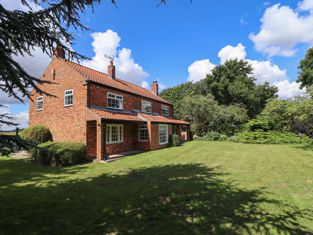Moon Field Lodge