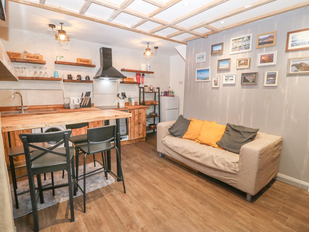 1 Dinas cottages