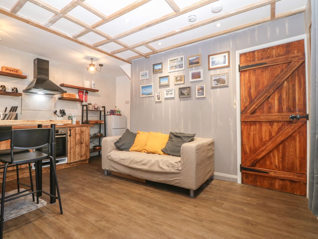 1 Dinas cottages