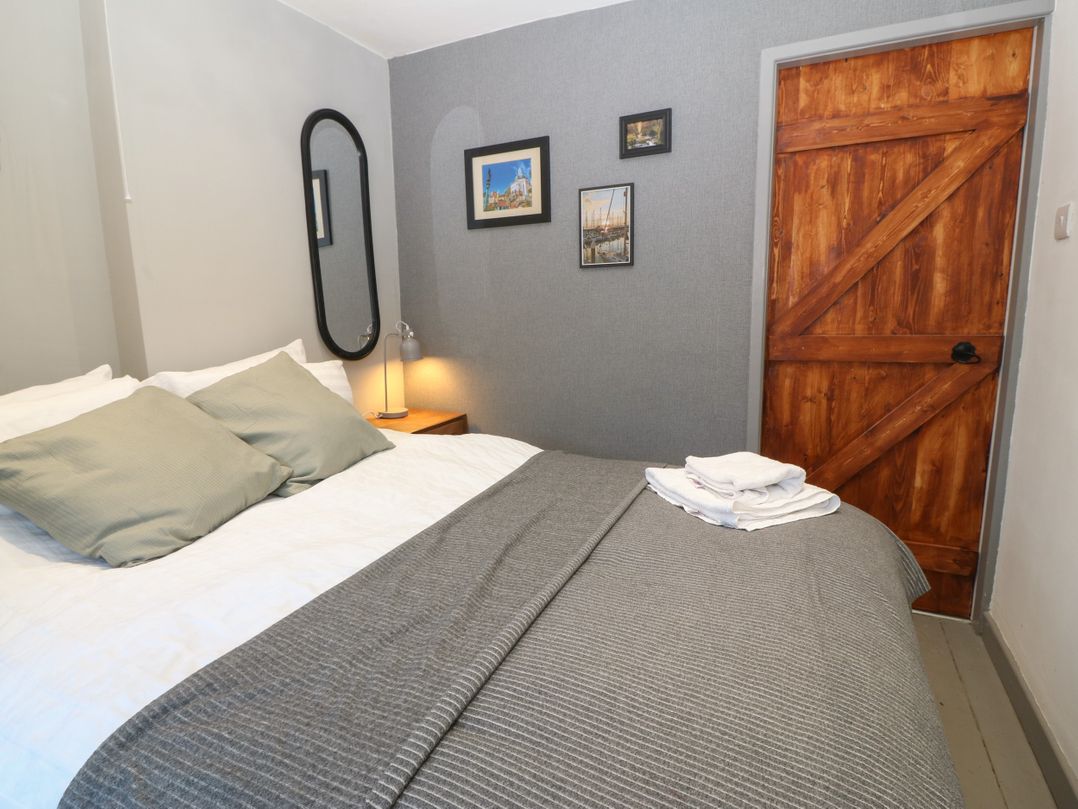 1 Dinas cottages