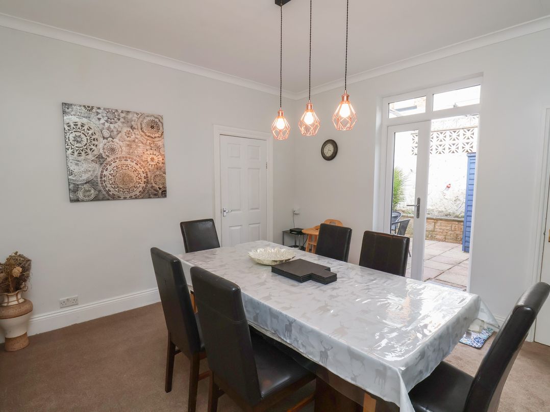 35 Moorland Road
