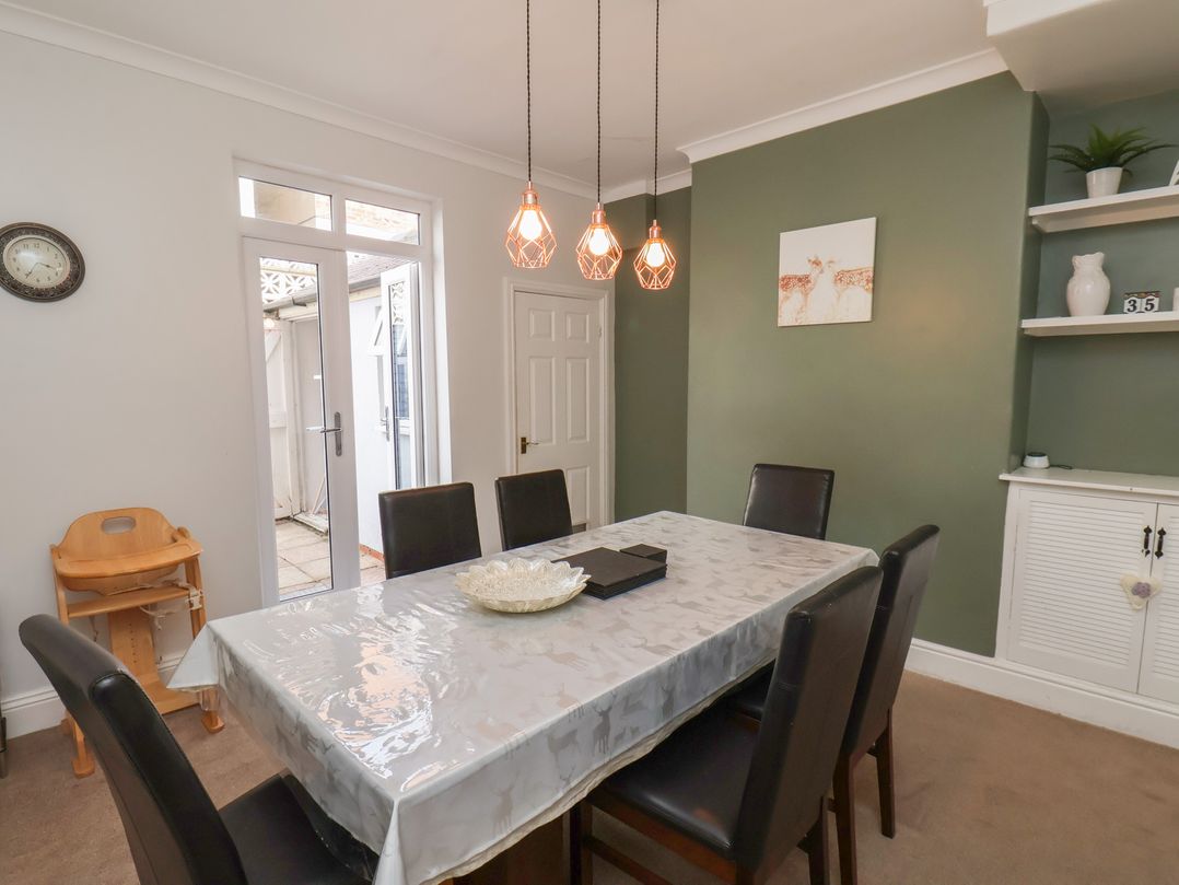 35 Moorland Road