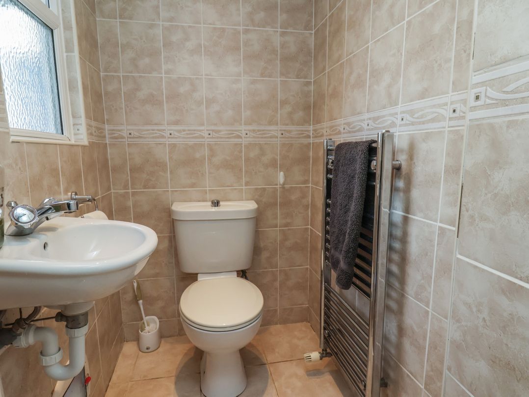 35 Moorland Road