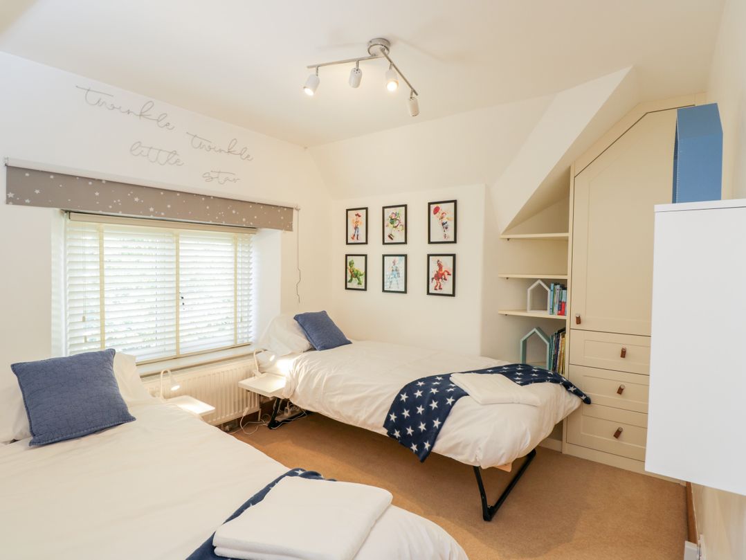 2 Dewars Farm Cottages
