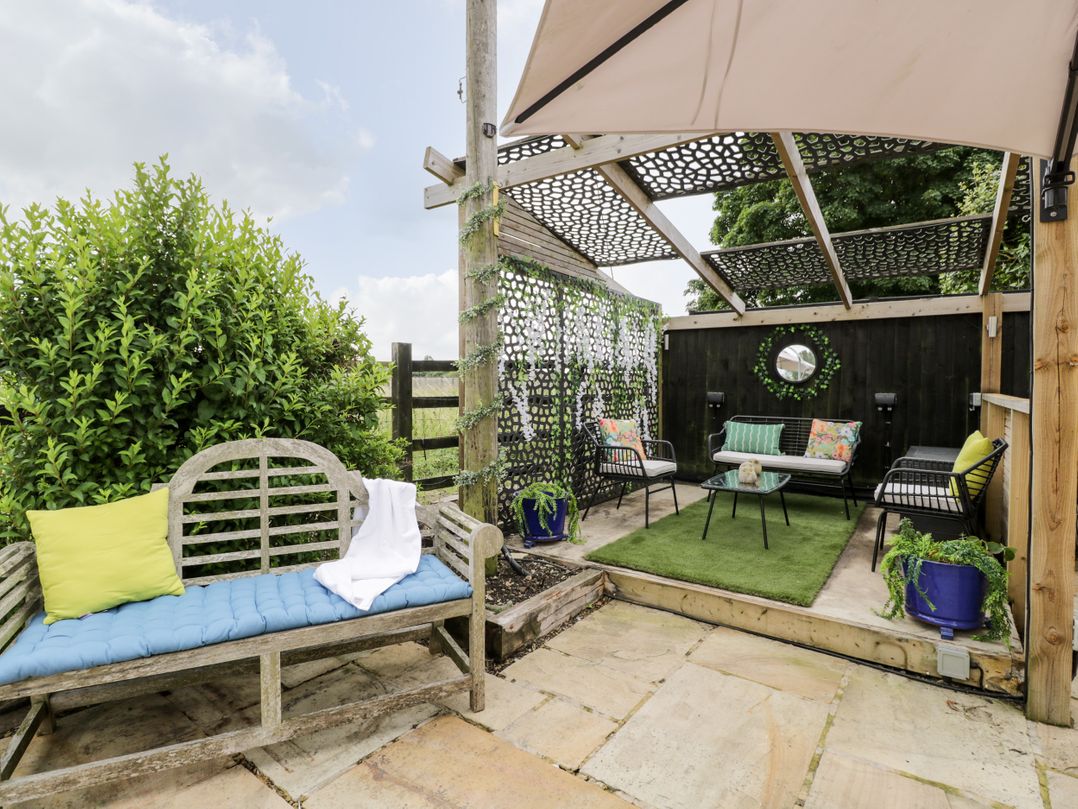 2 Dewars Farm Cottages