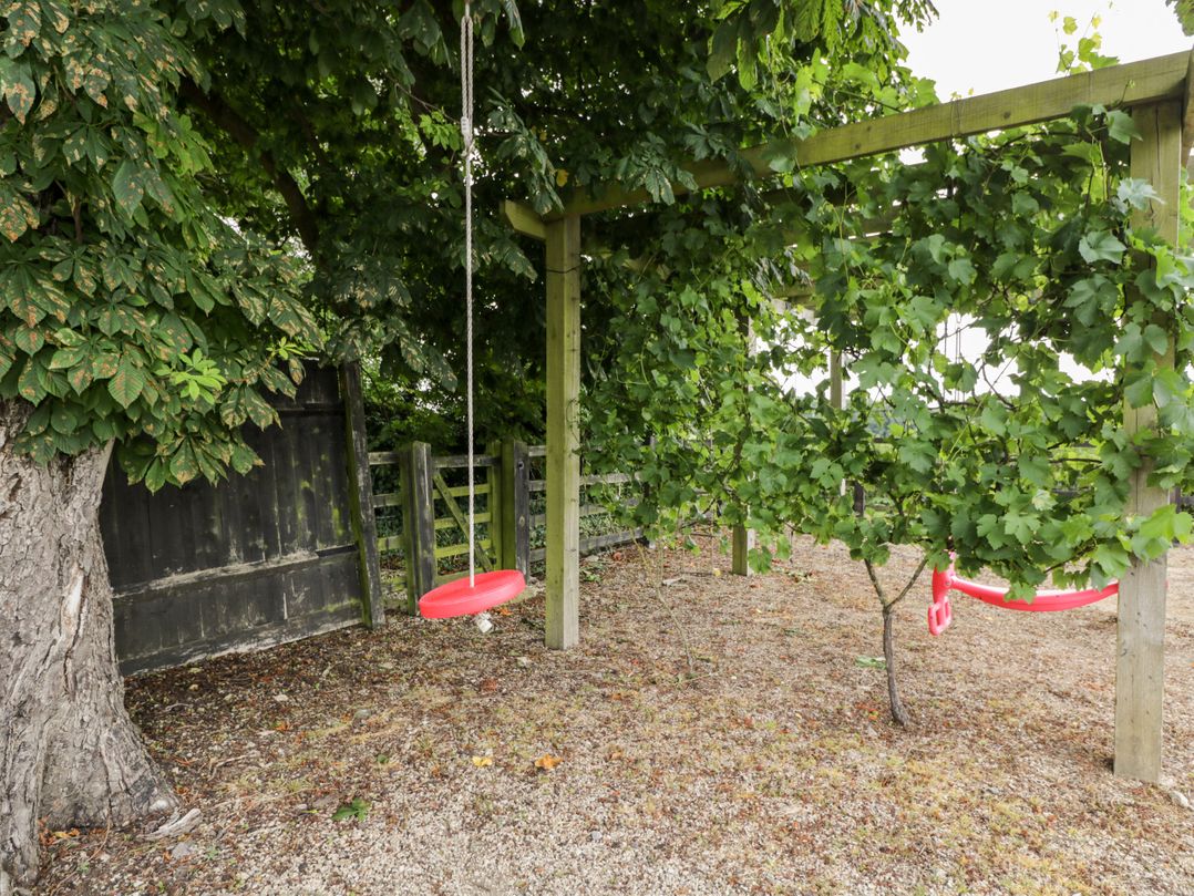 2 Dewars Farm Cottages