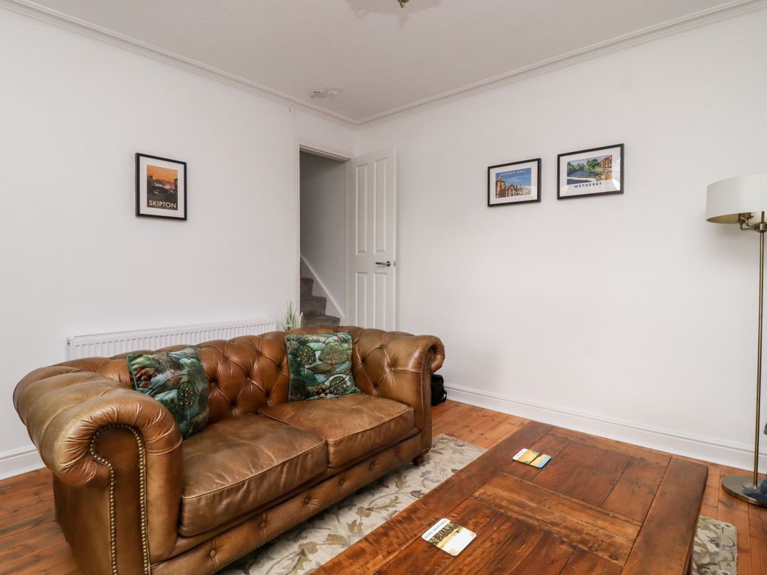8 Carr House Road