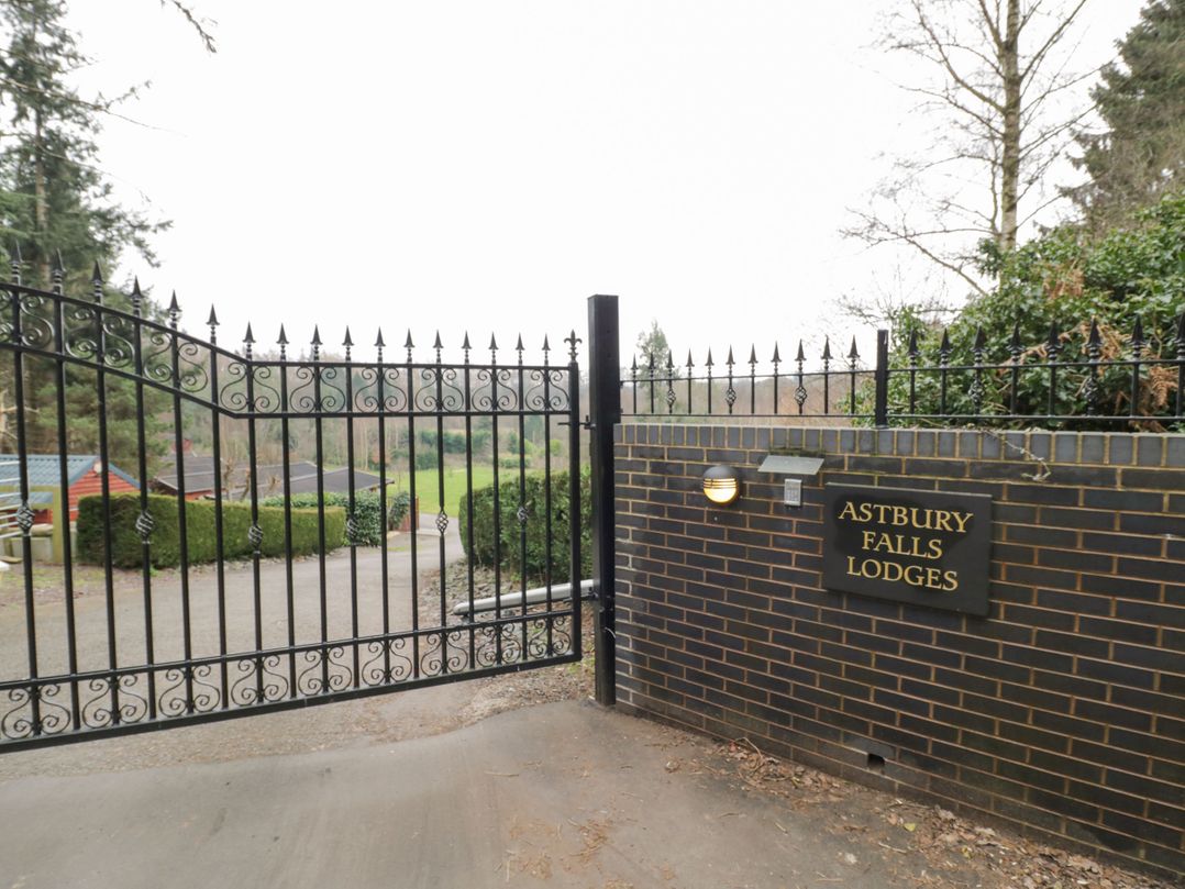 6 Astbury Falls