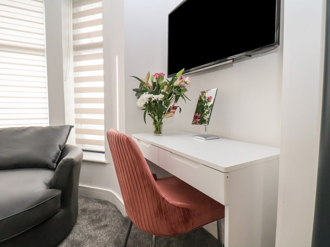 Frankie’s Seaview 4