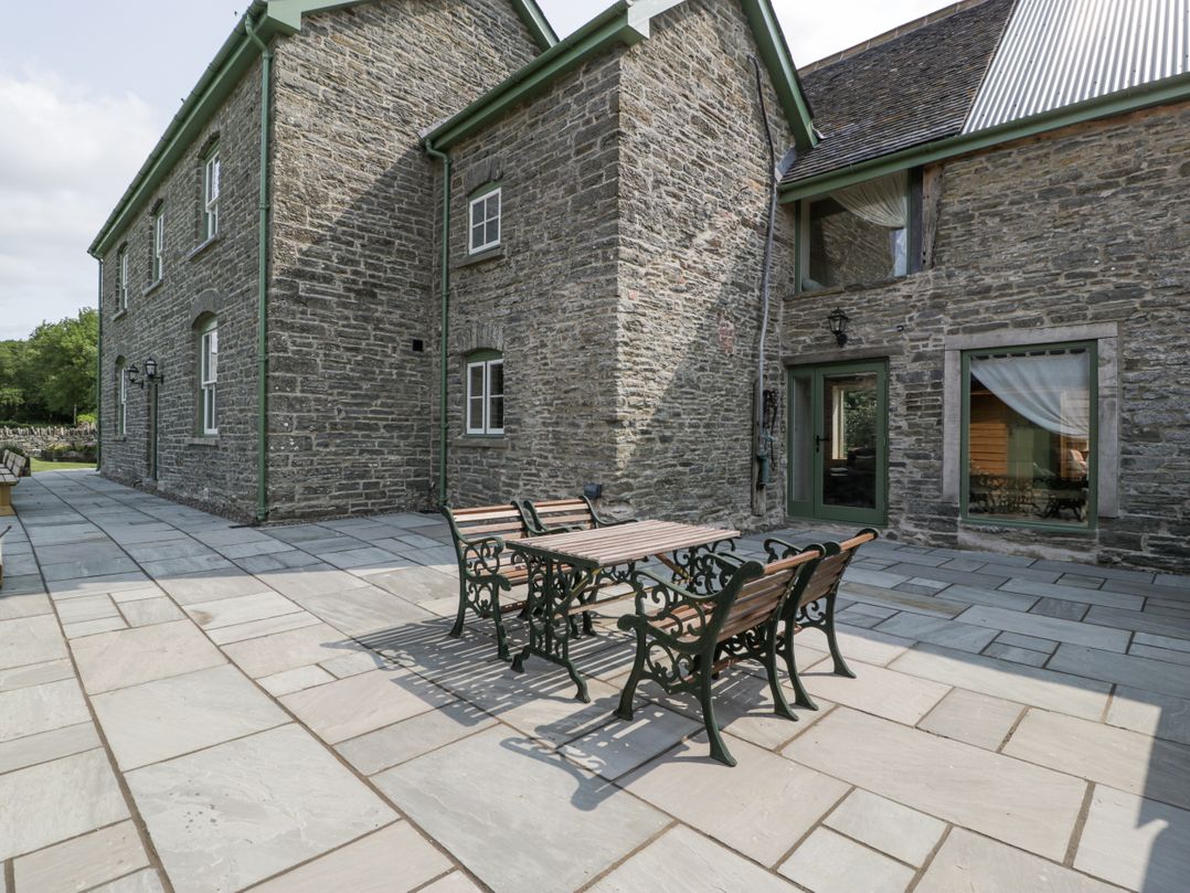 Evenjobb Court Farmhouse