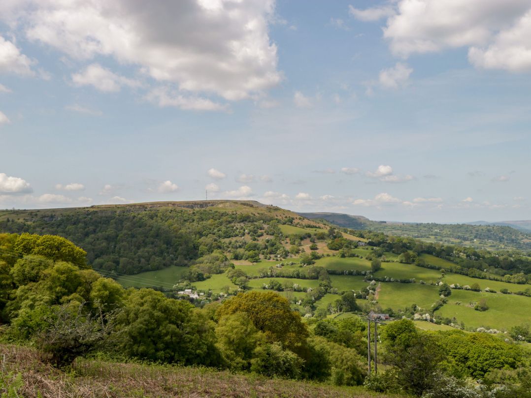 Ty Drws Nesaf